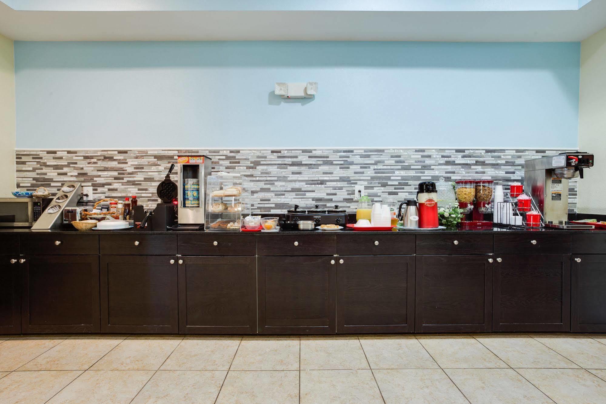 Best Way Inn Cleburne Esterno foto